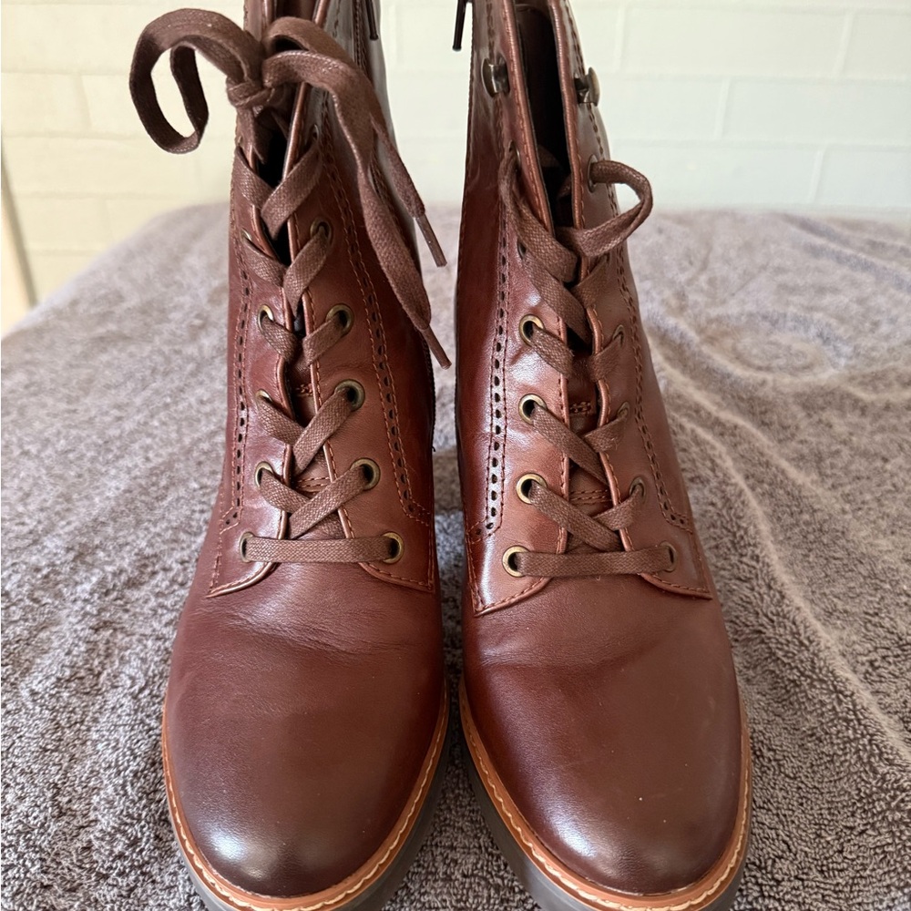 Naturalizer Women's Lace Up Brown Boots